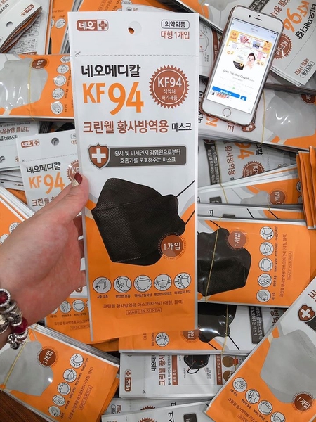 Khẩu trang KF94 Đen Neo medical 1c túi cam