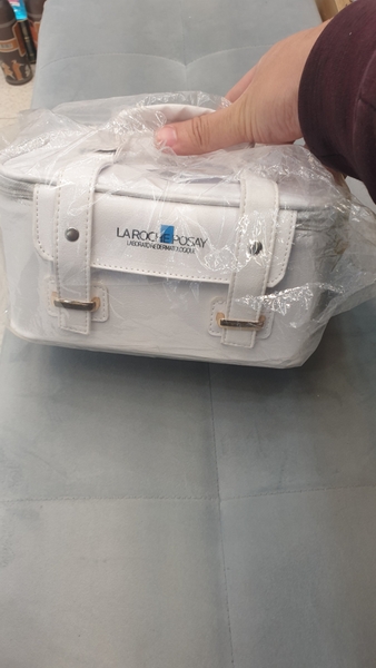 Quà tặng Túi mỹ phẩm Laroche posay bill > 1tr