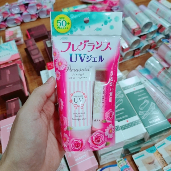 [TẶNG KÈM SON] Gel chống nắng Naris Parasola Fragance Uv Essence SPF50+/PA++++ (90g)