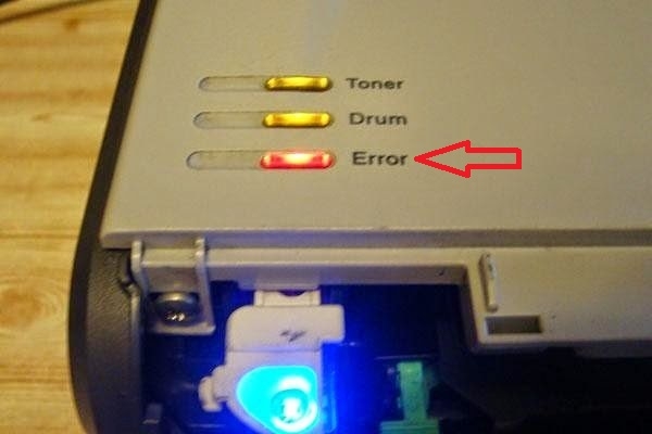 Đèn Error sáng liên tục màu cam