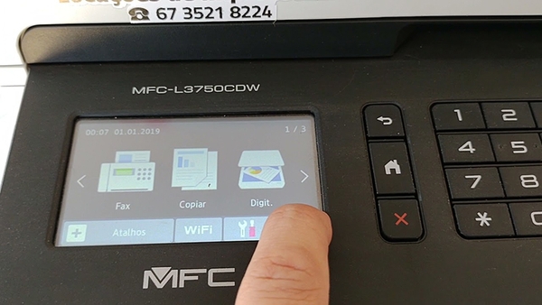 màn hình LCD của máy in laser màu đa năng Brother MFC-L3750Cdw