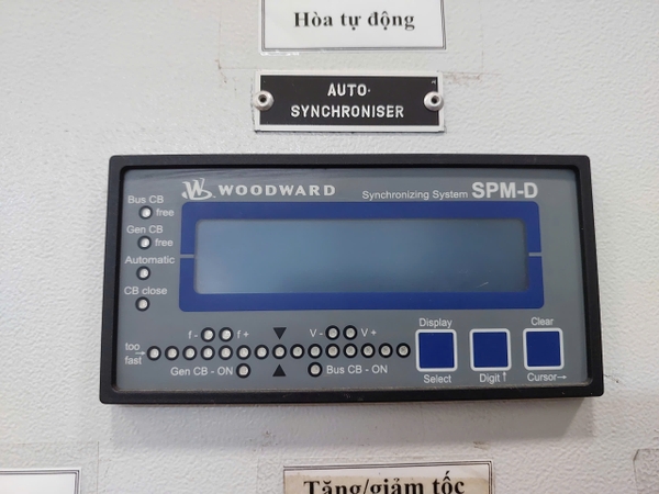 bo-dieu-khien-hoa-dong-bo-tu-dong-woodward-spm-d2-10-ma-8440-2166-a