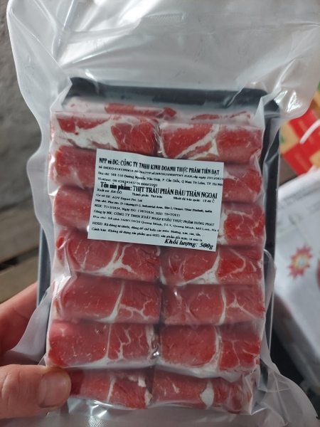 Thăn trâu thái cuộn khay 500g* 20 khay