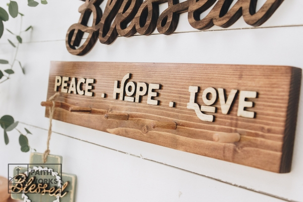 Peace Joy Love - Móc treo gỗ L