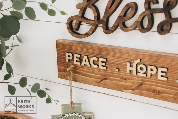 Peace Joy Love - Móc treo gỗ L