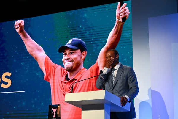 Tiger Woods thành 'huyền thoại sống'