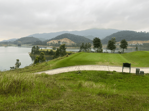 Cân bằng mối quan tâm về môi trường với việc thiết kế và cải tạo sân golf