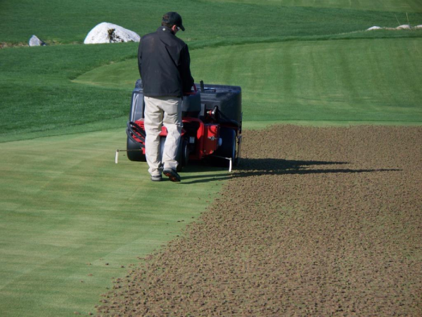 5 điều mà mọi người chơi golf nên biết về việc sục khí cho green