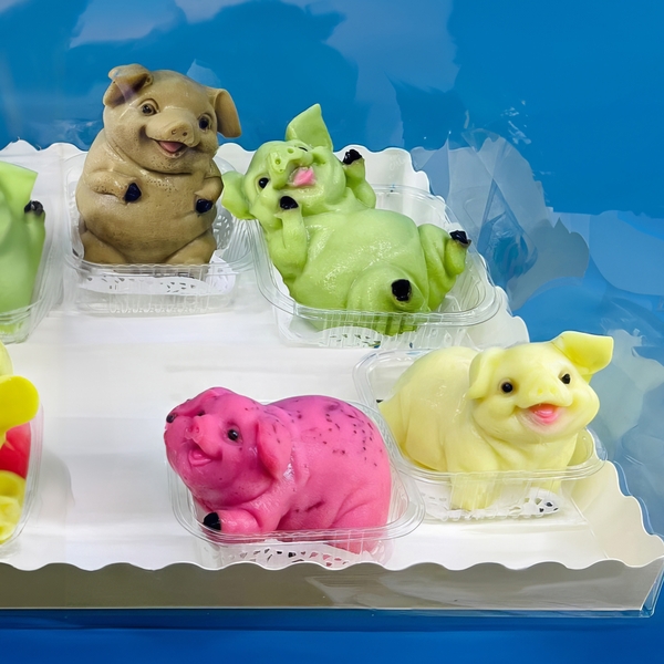 Khuôn silicon Con Heo 8cm A28 (nhiều mẫu) làm bánh rau câu 3D 4D nhấn xôi, fondant, socola, nến hanmade