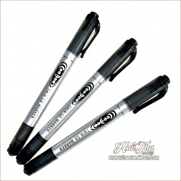 Bút lông dầu viết chữ lên bánh rau câu, bánh bông lan, gato