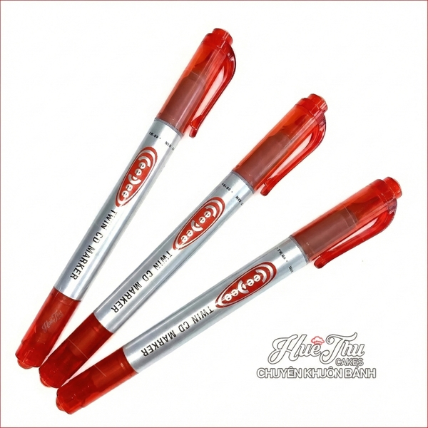 Bút lông dầu viết chữ lên bánh rau câu, bánh bông lan, gato