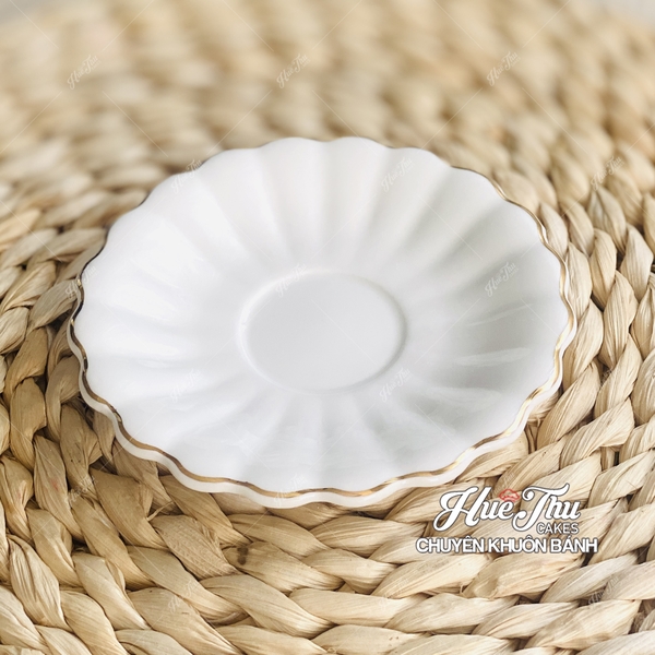 Đĩa Tròn Viền Vàng Lượn 11cm, Đĩa Sứ Tròn Đựng Bánh Bao, Trầu Cau, Xôi Cúng - trang trí đồ ăn, bàn tiệc, mâm cúng