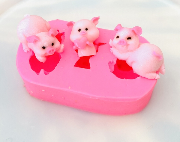 Khuôn silicon Con Heo A160 (vỉ 3 khuôn) làm bánh rau câu 3D 4D nhấn xôi, fondant, socola, nến hanmade