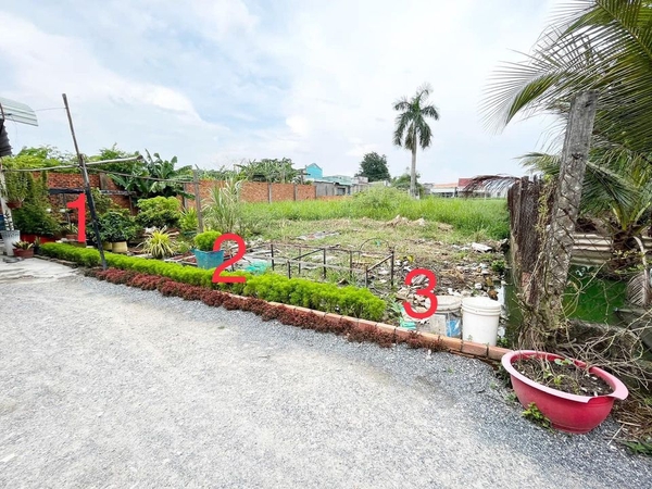 Cần ra nhanh lô đất thổ cư  Có 3 lô liền kề, sổ mới. Diện tích: 6m * 25m thổ