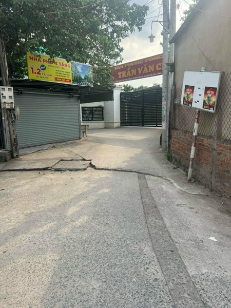 Đất thổ gần phòng công chứng Trần Văn Châu Diện tích : 5,7 x 28 thổ 100% sổ hồng riêng