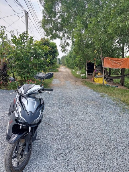 Ông anh ruột gửi ( chính chủ ) ở xã Mỹ hạnh nam. Diện tích: 4.5m x 20m