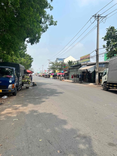 Chị chủ cần tiền bán gấp 1 nền: 5x25 thổ full khu dân cư tập trung đông.Hướng Đông Bắc