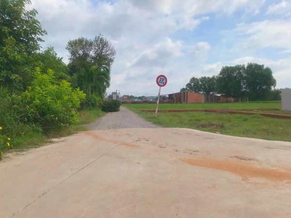 56m x 36m full thổ, đất cao ráo đẹp, có bán lẻ Gần đường N2