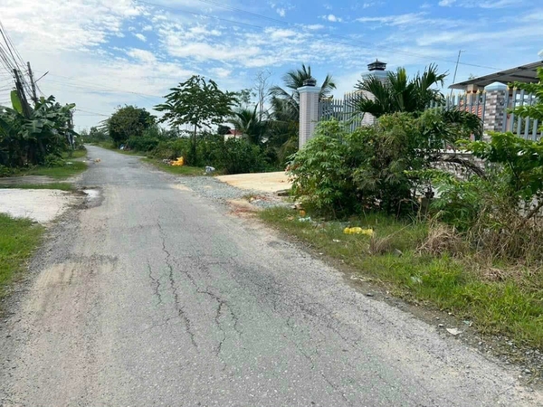 Mặt tiền Út An còn lô đất ngộp chủ gửi bán  Diện tích: 5m X 44m thổ cư toàn bộ