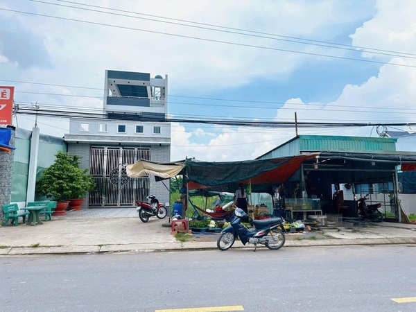 Kẹt tiền cần bán nhanh lô đất mặt tiền nhựa Đức Hoà Đông. DT: 5m X 50m