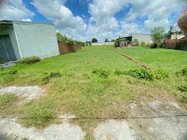 Sữa xe cảnh  còn 1 lô giá ngộp ở Hòa Khánh Nam  Diện tích: 5m x 23m thổ cư 100%