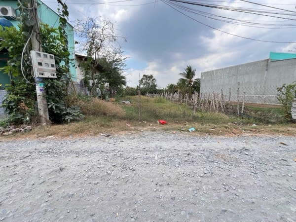 Đất xây nhà trọ kho xưởng  DT 10m x 50m đã tách 2 lô 