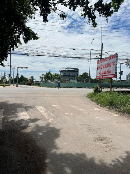 1/ MẶT TIỀN NHỰA Bệnh Viện HẬU NGHĨA 30m, thông ra đường Hồ Chí Minh tầm 200m