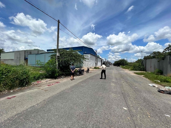 Chính chủ gửi bán 1 lô đất nằm trên mặt tiền đường A10 Khu dân cư Tân Đức