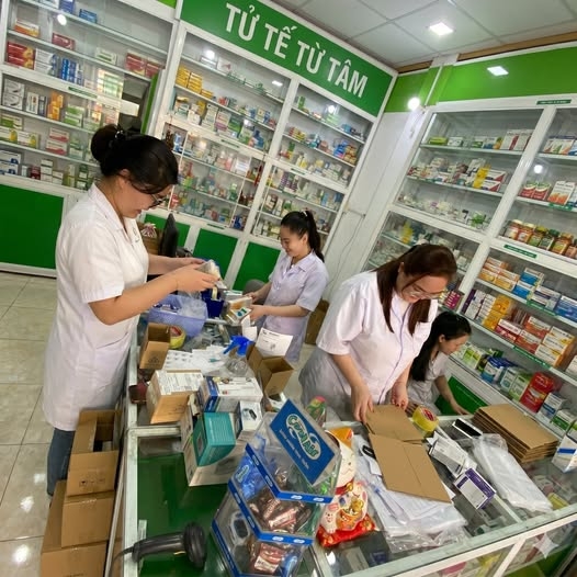 Những câu chuyện đời thường tại Nhà thuốc Phúc An