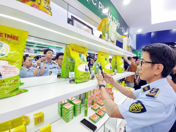 GẠO ST25 GIẢ TRÀN LAN TRÊN CÁC SÀN THƯƠNG MẠI ĐIỆN TỬ VỚI GIÁ RẺ BẤT NGỜ