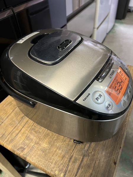 Nồi cơm PVN839 TIGE 1.0L