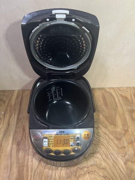 Nồi cơm 242 ZOJIRUSHI  2017 1L