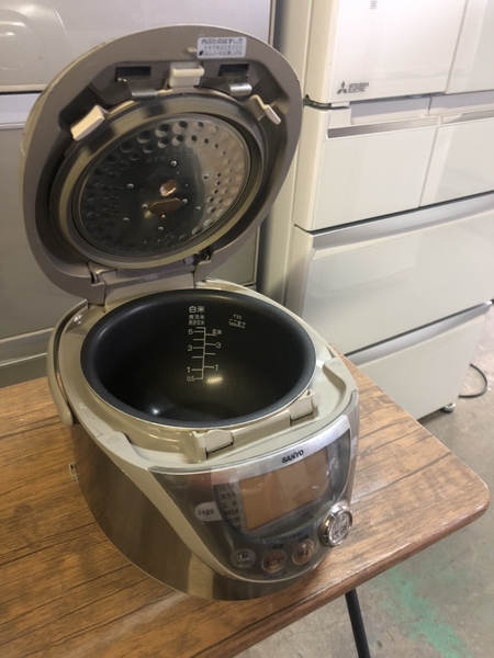 Nồi cơm điện SANYO 1L