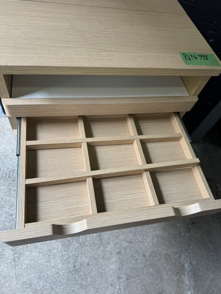 Bàn trang điểm PVN998 36x54x85