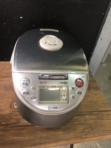 Nồi cơm TIGER 1L