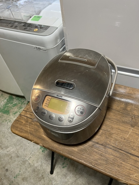 Nồi cơm 201 SANYO 1L