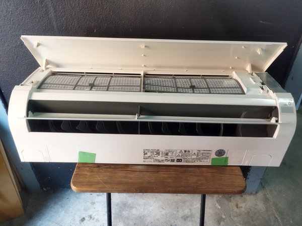 Điều hoà 423 HITACHI 2018 2.2KW 100V