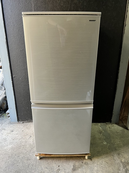 Tủ lạnh 103 - SHARP 137L 2018