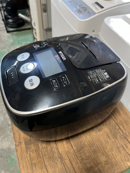 nồi cơm PVN1118  TIGER 1.0L