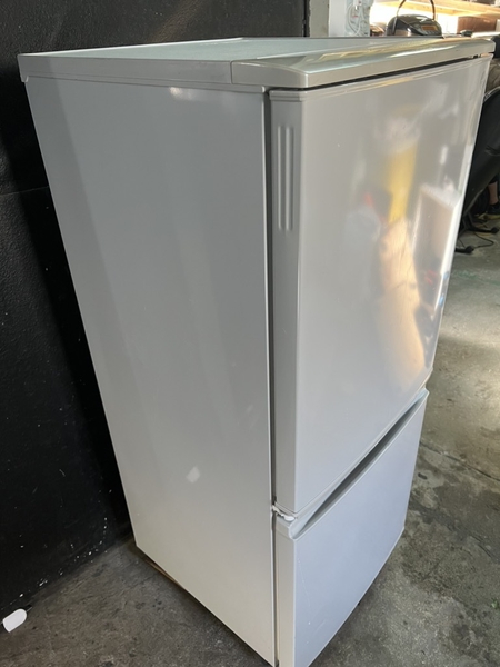 Tủ lạnh 249 SHARP 137L