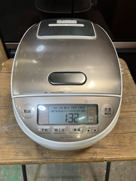 nồi cơm PVN1168 Tiger 1.0L