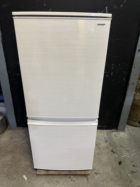 Tủ lạnh 306 SHARP 137L 2018