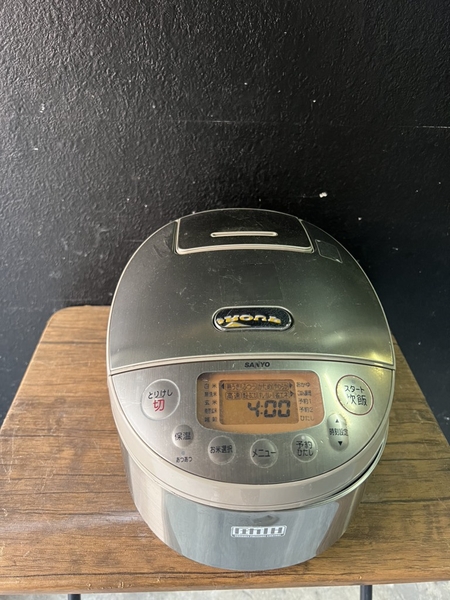 Nồi cơm 184 SANYO 1L