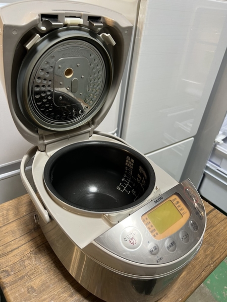 Nồi cơm 201 SANYO 1L