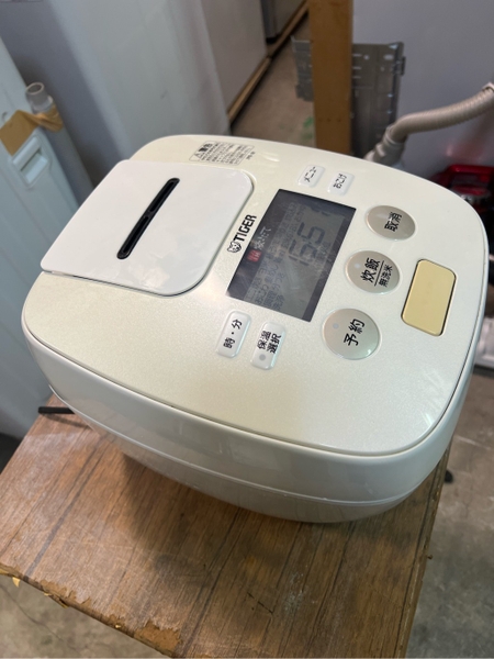 Nồi cơm PVN1640 TIGER 1.0L