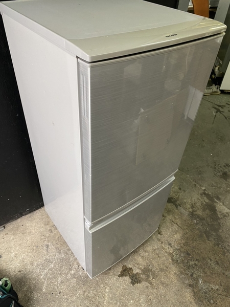 Tủ lạnh 172 - SHARP 2015 137 lit