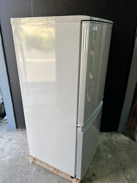 Tủ lạnh 103 - SHARP 137L 2018