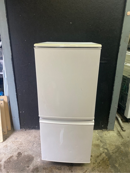 Tủ lạnh 132 SHARP 2015 137L