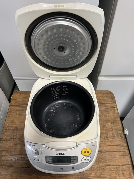 nồi cơm PVN1112 TIGER 1.0L