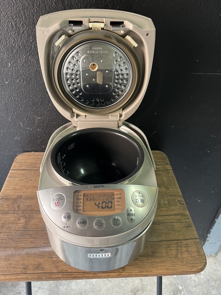 Nồi cơm 184 SANYO 1L